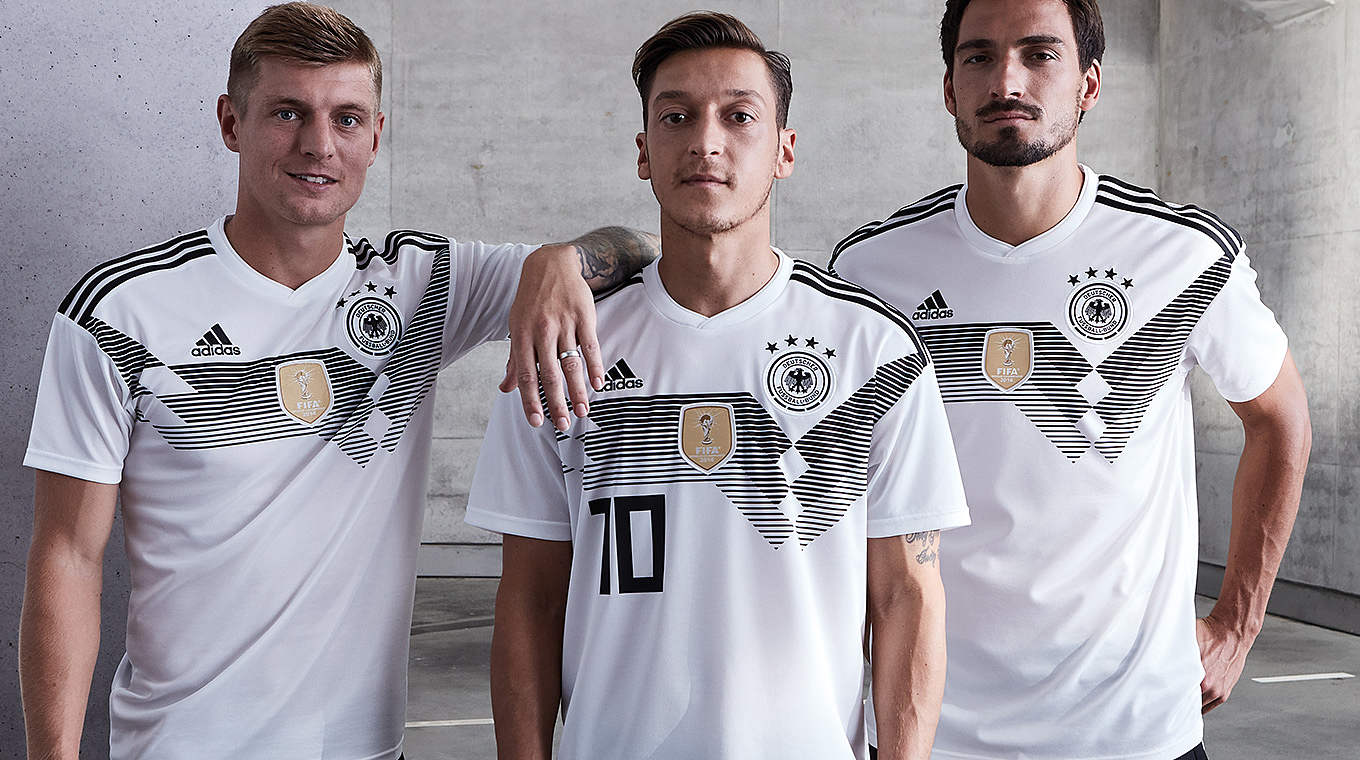 Deutschland kündigte die fussball trikots 2018 an